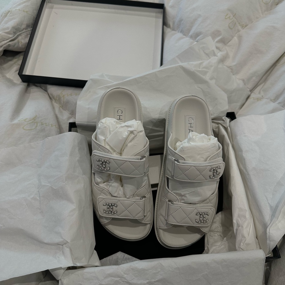 ✖️SOLD✖️ BNWB Chanel White Quilted Slide Dad Sandals Sz 38